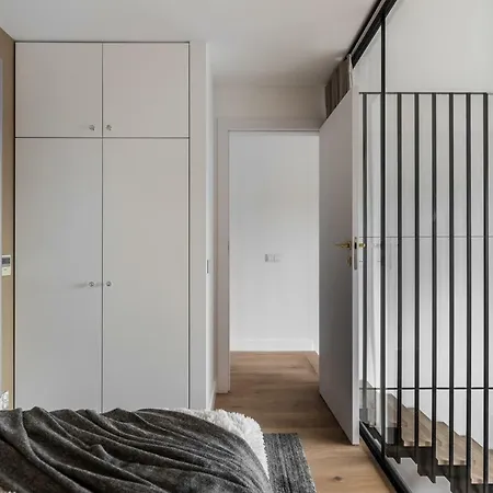 Panoramic Penthouse By Max Kraków